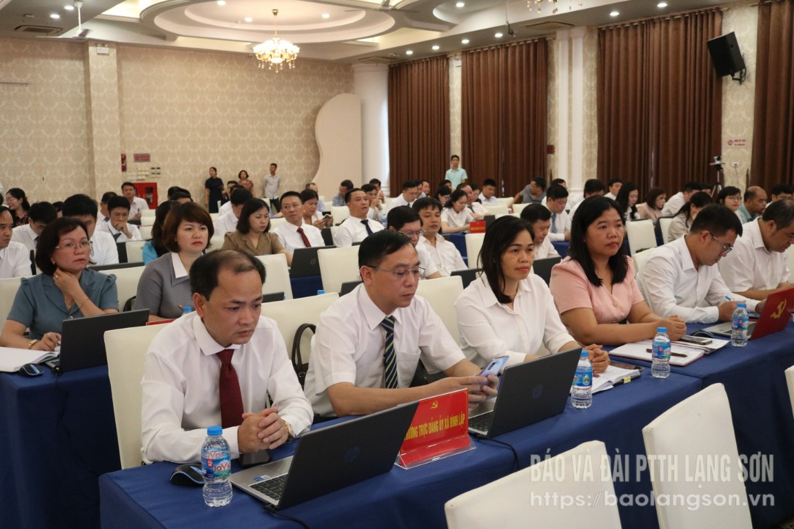 Thường trực các xã, phường mới nghe quán triệt các nội dung khi kết thúc hoạt động cấp huyện và triển khai mô hình chính quyền địa phương 2 cấp