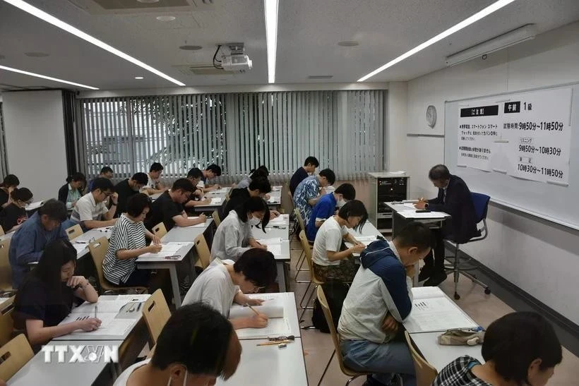 参考的考生。图自越通社