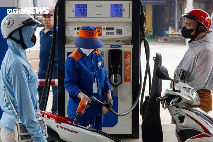 Giá xăng dầu đồng loạt tăng từ chiều nay 19/6. (Ảnh minh họa: Minh Đức).
