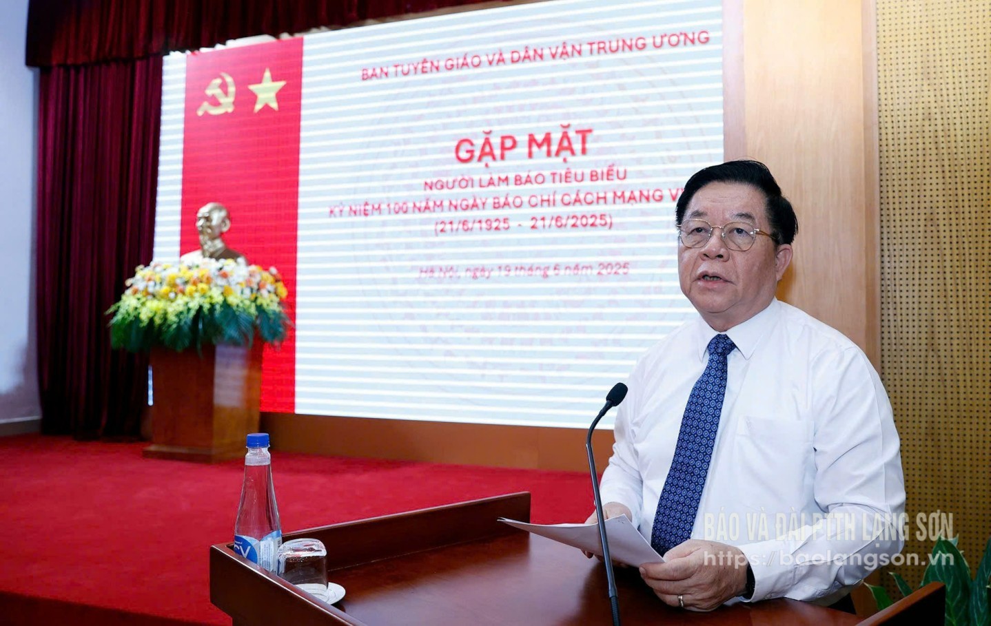 Đồng chí Nguyễn Trọng Nghĩa, Ủy viên Bộ Chính trị, Bí thư Trung ương Đảng, Trưởng Ban Tuyên giáo và Dân vận Trung ương phát biểu tại Lễ gặp mặt