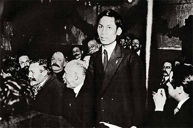 Đồng chí Nguyễn Ái Quốc phát biểu tại Đại hội Đảng Xã hội Pháp, tháng 12/1920.