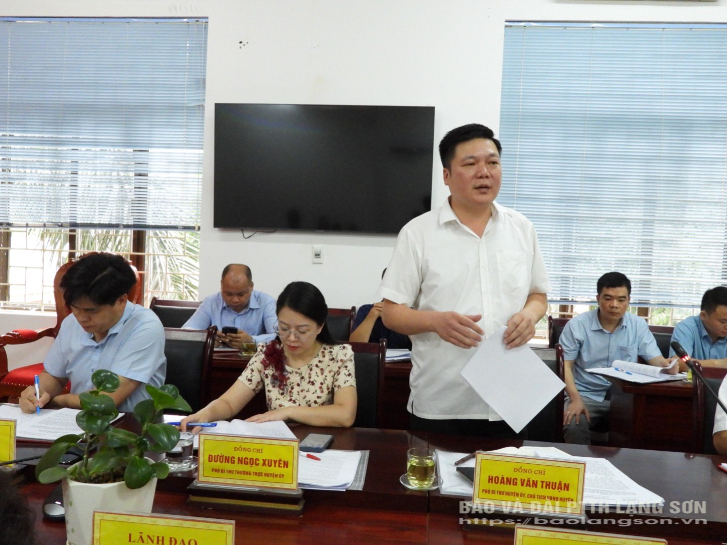 Lãnh đạo UBND huyện Văn Quan báo cáo tại buổi kiểm tra