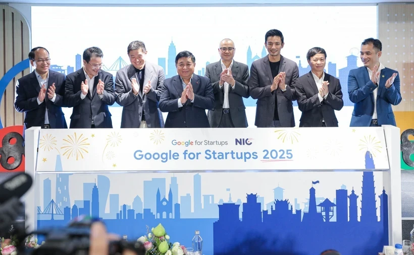 The ceremony to announce new NIC - Google initiatives (Photo: VNA)