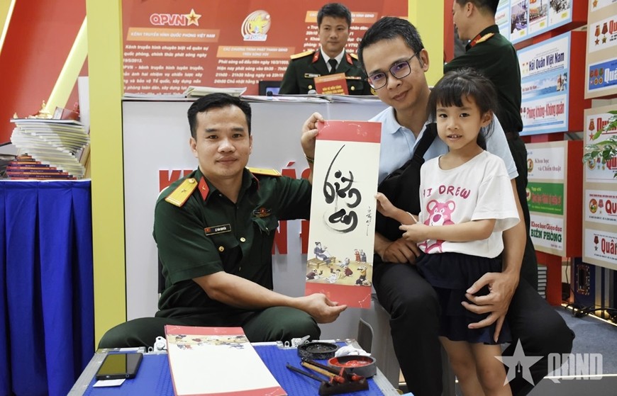 Lan tỏa tinh hoa thư pháp truyền thống tại không gian trưng bày.