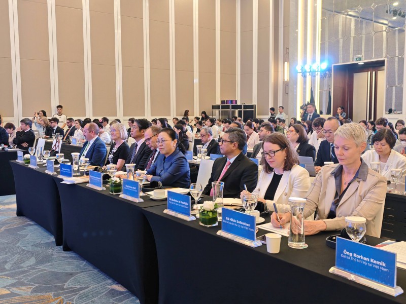 Các đại biểu tham dự hội thảo.