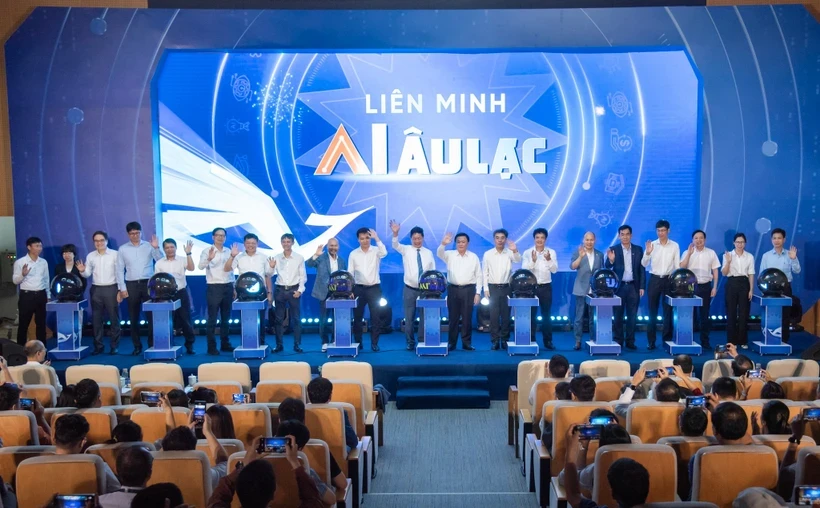 Hơn 20 cơ quan nhà nước, doanh nghiệp, trường đại học đã “bắt tay” thành lập Liên minh Trí tuệ nhân tạo đầu tiên của Việt Nam. (Ảnh: PV/Vietnam+)