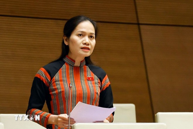 Đại biểu Quốc hội tỉnh Gia Lai Siu Hương phát biểu. (Ảnh: Doãn Tấn/TTXVN)