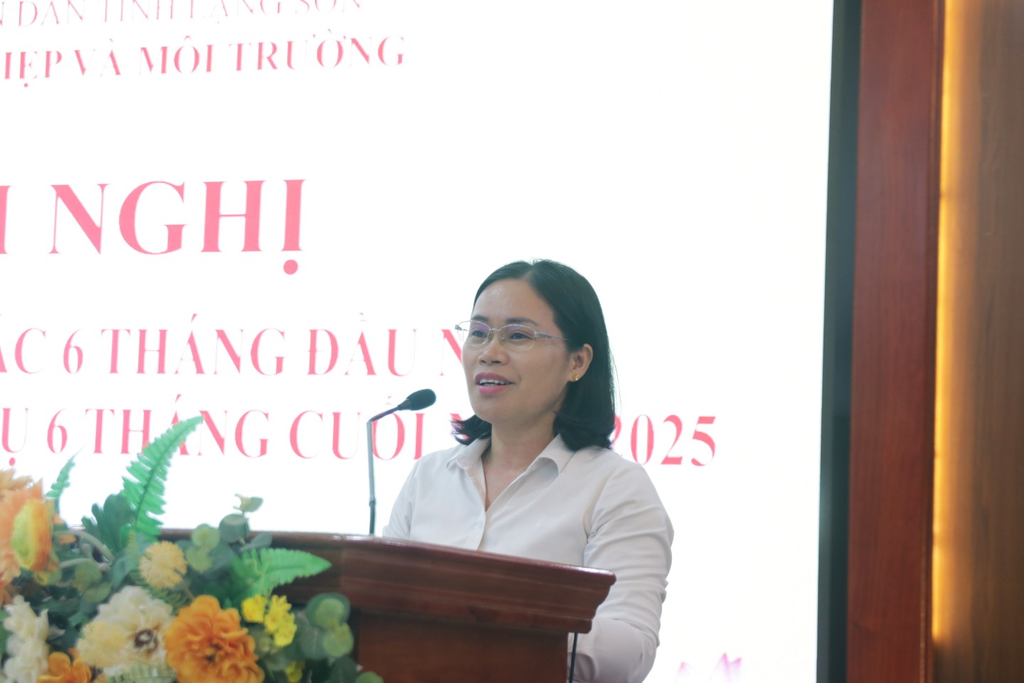 Lãnh đạo Phòng Nông nghiệp và Môi trường huyện Tràng Định phát biểu tại hội nghị