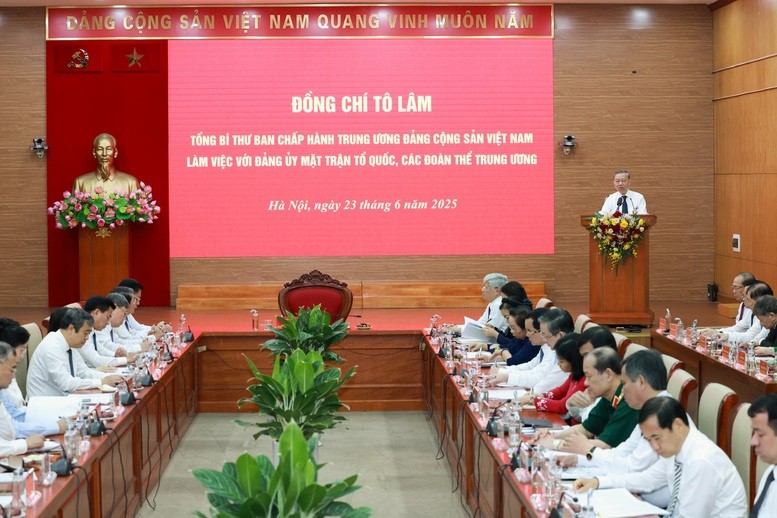 Tổng Tổng Bí thư Tô Lâm và Đoàn công tác Trung ương làm việc với Đảng ủy Mặt trận Tổ quốc, các đoàn thể Trung ương ngày 23/6 - Ảnh: VGP/Toàn Thắng