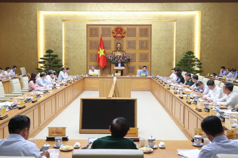 Thủ tướng Chính phủ Phạm Minh Chính chủ trì họp Thường trực Chính phủ với các ban, bộ, ngành, cơ quan Trung ương về công tác chuẩn bị tổ chức Triển lãm thành tựu kinh tế - xã hội nhân dịp kỷ niệm 80 năm Ngày Quốc khánh - Ảnh: VGP/Nhật Bắc