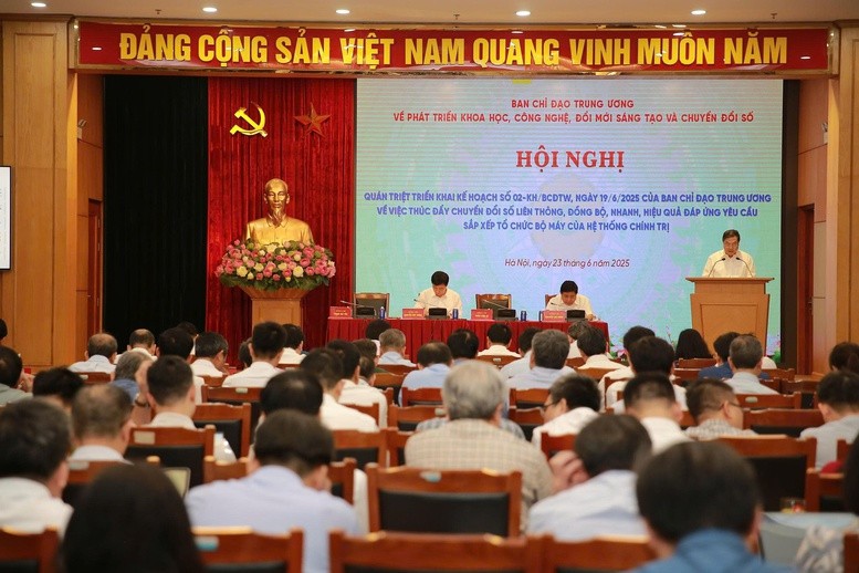 Hội nghị quán triệt triển khai Kế hoạch số 02 ngày 19/6/2025 của Ban Chỉ đạo Trung ương về việc thúc đẩy chuyển đổi số liên thông, đồng bộ, nhanh, hiệu quả, đáp ứng yêu cầu sắp xếp tổ chức bộ máy của hệ thống chính trị được tổ chức sáng 23/6 tại Văn phòng Trung ương Đảng - Ảnh: VGP/Vũ Phong