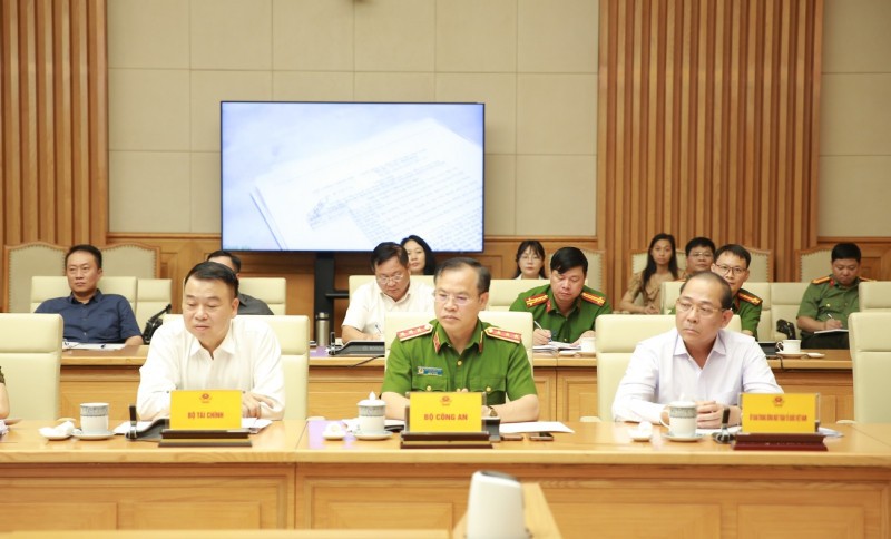 Thứ trưởng Nguyễn Văn Long và các đại biểu tham dự hội nghị.