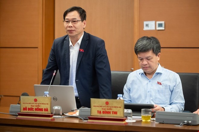 Đại biểu Đỗ Đức Hồng Hà phát biểu tại tổ.