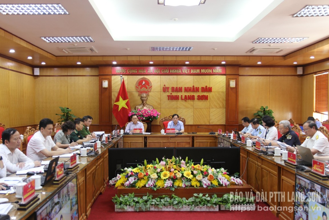 Các đại biểu dự hội nghị tại hội nghị tại điểm cầu Lạng Sơn
