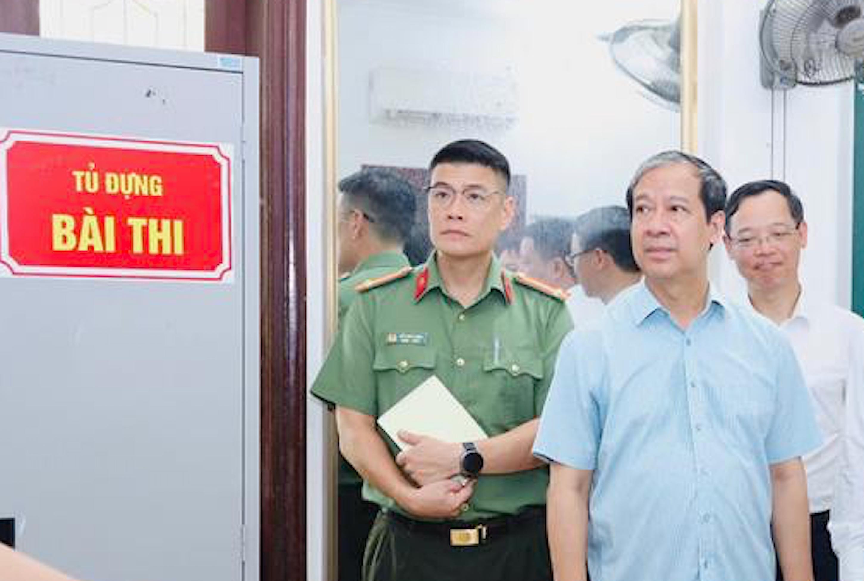 Bộ trưởng GD&ĐT Nguyễn Kim Sơn kiểm tra công tác chuẩn bị cho kỳ thi tốt nghiệp THPT 2025.