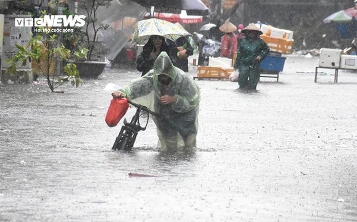 Dự báo thời tiết 10 ngày tới, miền Bắc mưa triền miên, nguy cơ ngập úng, lũ quét, sạt lở nhiều nơi. (Ảnh minh hoạ)