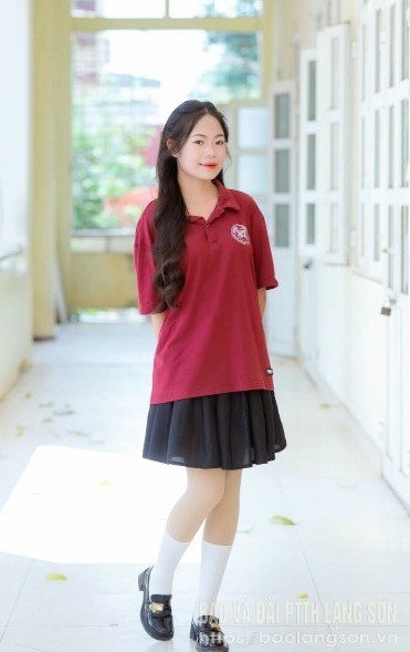 Em La Thanh Hà chia sẻ, em thường xuyên sử dụng Tiktok để tìm kiếm tài liệu học tập 