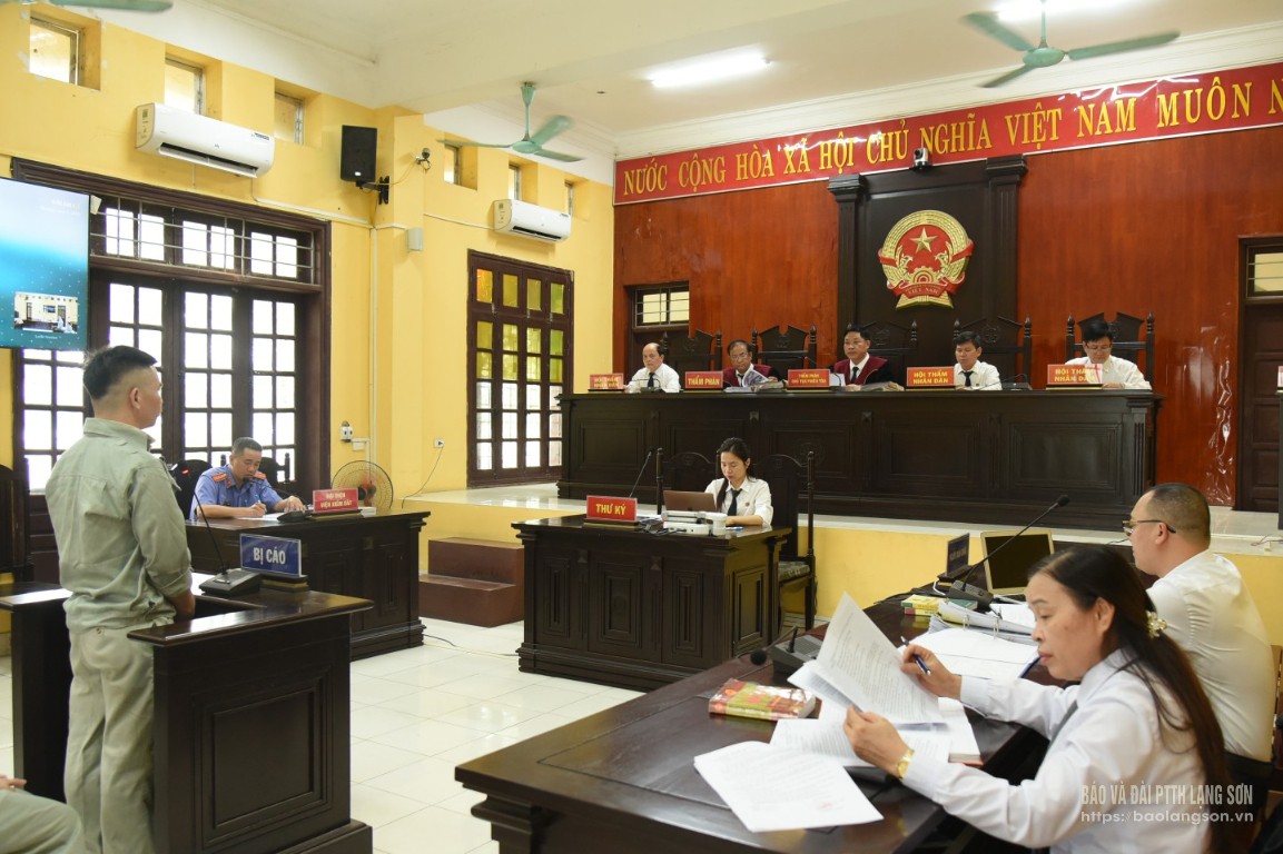 Bị cáo Vy Văn Hẻn khai nhận hành vi phạm tội tại tòa
