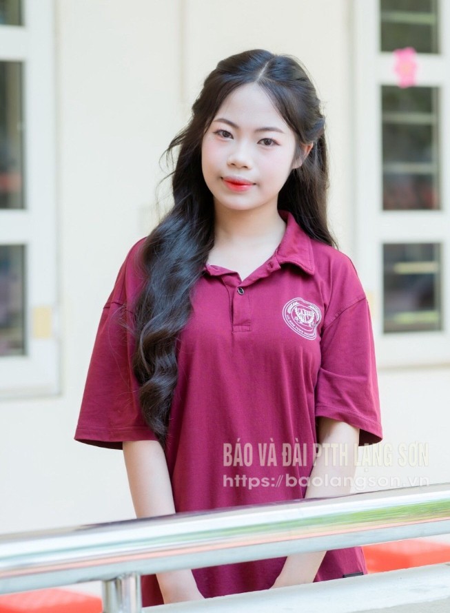 Em La Thanh Hà, thủ khoa chuyên Văn, Trường THPT Chuyên Chu Văn An, tỉnh Lạng Sơn (năm học 2025 - 2026)