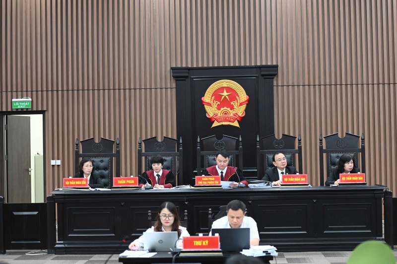 Hội đồng xét xử.