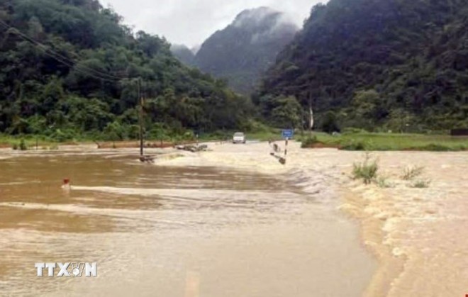 Một số khu vực ngầm tràn trên địa bàn huyện Bắc Sơn, tỉnh Lạng Sơn bị ngập phương tiện không thể lưu thông. (Ảnh: TTXVN phát)