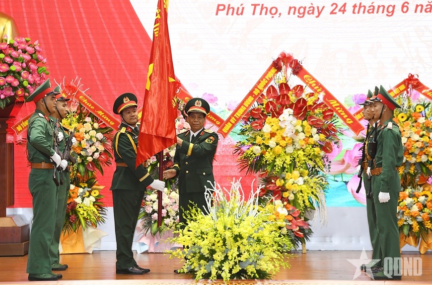 Thượng tướng Nguyễn Văn Nghĩa trao Quân kỳ Quyết thắng tặng Ban chỉ huy PTKV.