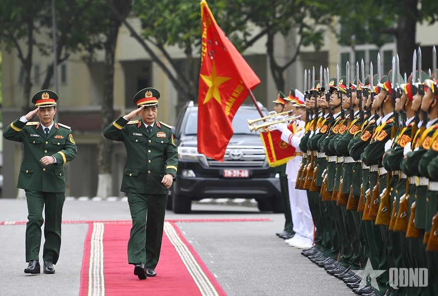 Đại tướng Phan Văn Giang duyệt đội danh dự.