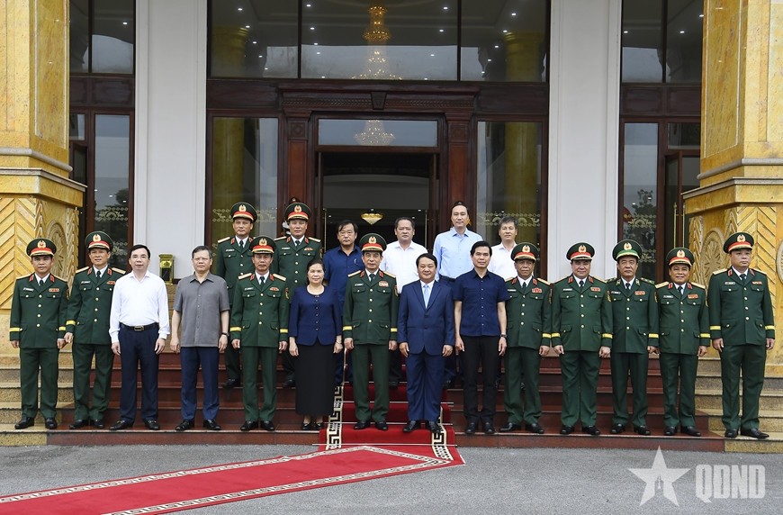Đại tướng Phan Văn Giang với lãnh đạo các địa phương và lãnh đạo, chỉ huy Quân khu 2.