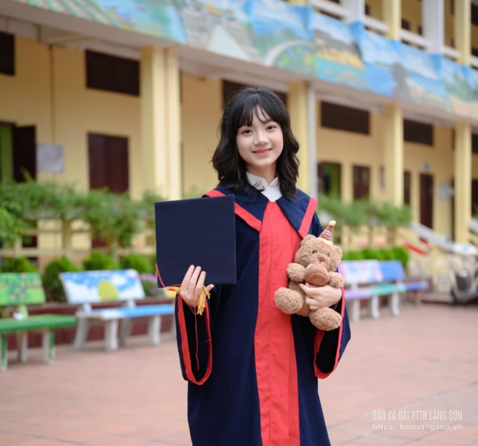 Em Nguyễn Trúc Linh, thủ khoa chuyên Anh Trường THPT chuyên Chu Văn An, tỉnh Lạng Sơn (năm học 2025 - 2026)