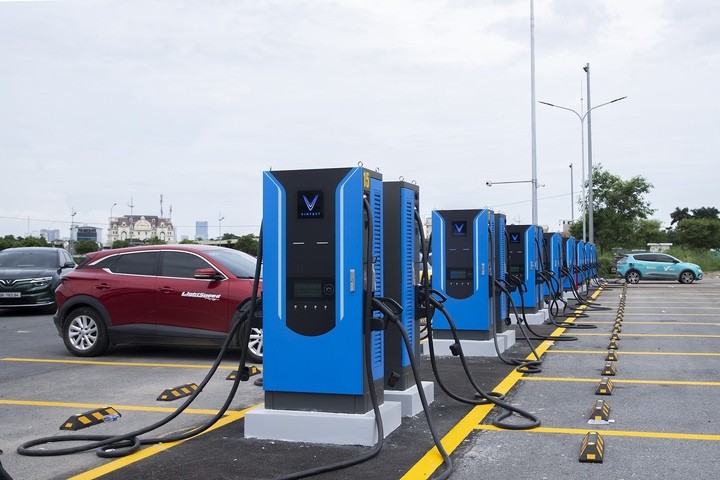 V-Green vừa khai trương trạm sạc có số lượng trụ sạc siêu nhanh nhiều nhất tại Hà Nội.