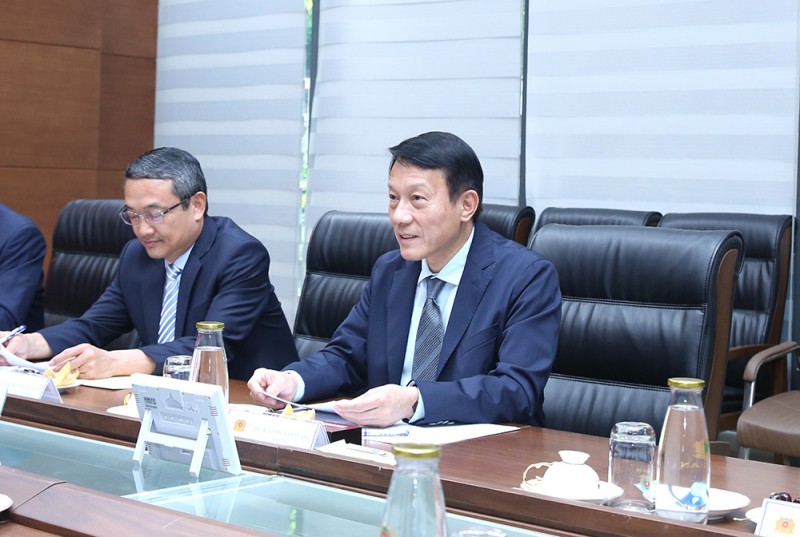 Bộ trưởng Lương Tam Quang chúc mừng Đại sứ Ali Akbar Nazari có nhiệm kỳ công tác thành công tại Việt Nam.