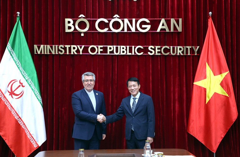 Bộ trưởng Lương Tam Quang và Đại sứ Ali Akbar Nazari.