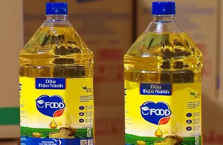 Dầu ăn thực vật để làm thức ăn chăn nuôi. (Ảnh: VTV)