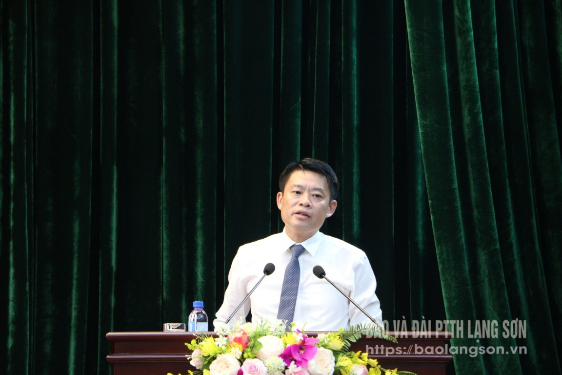 Lãnh đạo Huyện ủy Bắc Sơn phát biểu tham luận tại hội nghị
