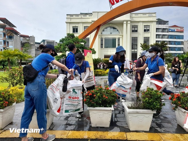 Khuyến khích các mô hình về giảm nhựa. (Ảnh minh họa. Nguồn: Vietnam+)