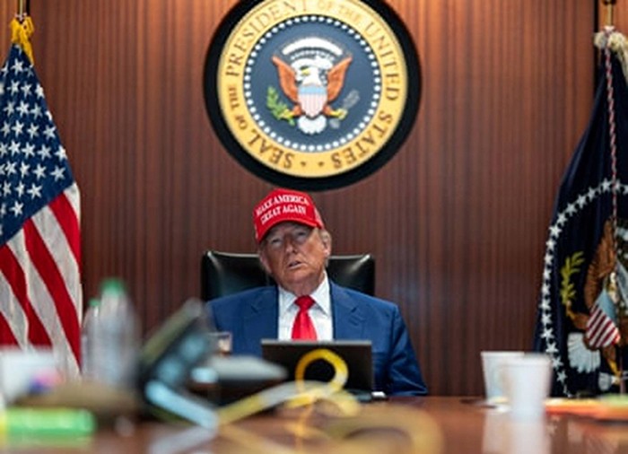 Tổng thống Donald Trump tuyên bố ném bom các cơ sở hạt nhân của Iran.