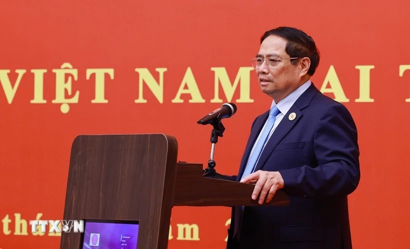 Thủ tướng Phạm Minh Chính phát biểu tại buổi gặp gỡ cộng đồng, lưu học sinh Việt Nam tại khu vực Bắc Kinh, Thiên Tân, Hà Bắc (Trung Quốc). (Ảnh: Dương Giang/TTXVN)