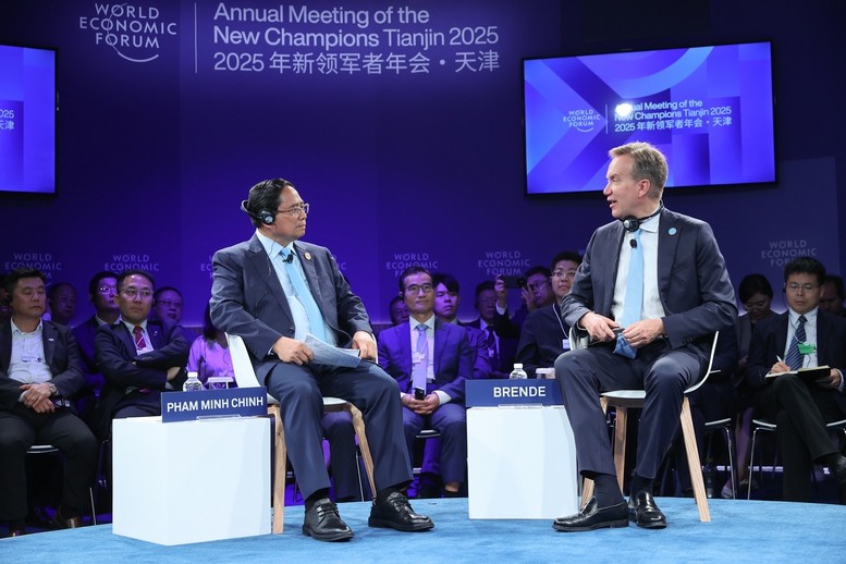 Ông Borge Brende đánh giá Việt Nam là nền kinh tế tăng trưởng rất nhanh - điều hiếm thấy trong bối cảnh kinh tế toàn cầu hiện nay; đề nghị Thủ tướng cho biết