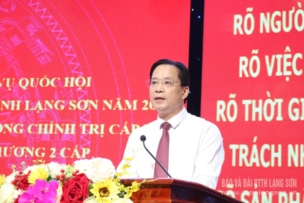 Đồng chí Hoàng Văn Nghiệm, Bí thư Tỉnh ủy, Trưởng đoàn Đại biểu Quốc hội tỉnh Lạng Sơn phát biểu tại hội nghị quán triệt công bố Nghị quyết của Ủy ban Thường vụ Quốc hội về việc sắp xếp các đơn vị hành chính cấp xã của tỉnh Lạng Sơn năm 2025 và quán triệt một số nội dung hoạt động của hệ thống chính trị cấp xã khi thực hiện mô hình chính quyền địa phương 2 cấp (ngày 17/6/2025)