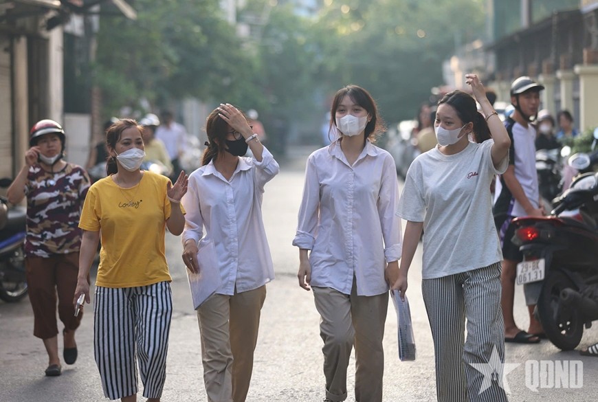 Nhiều thí sinh có mặt tại điểm thi từ rất sớm.