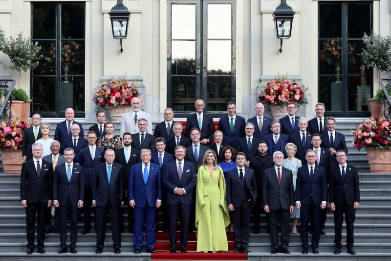 Lãnh đạo các nước thành viên NATO tham dự hội nghị thượng đỉnh tại Hà Lan. Ảnh: Reuters