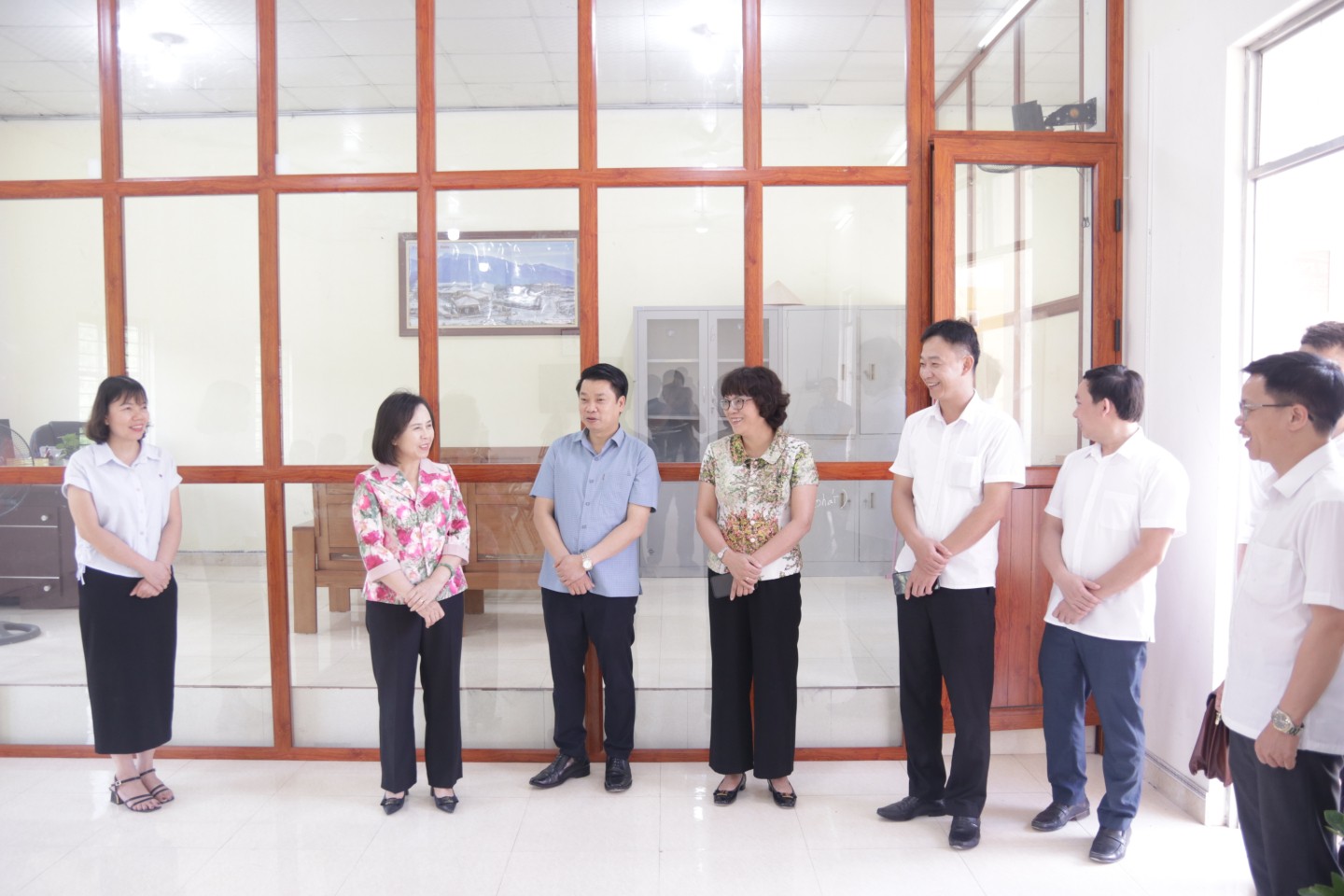 Đoàn công tác kiểm tra thực tế hoạt động tại Trung tâm phục vụ hành chính công xã Thụy Hùng