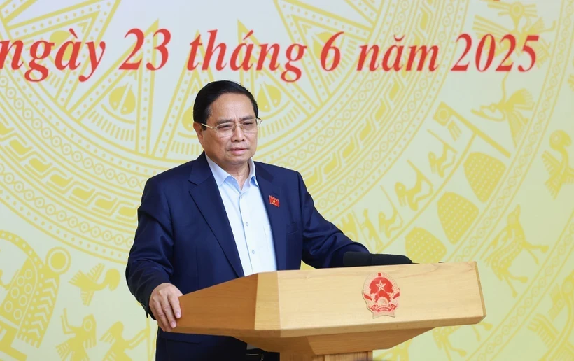 Prime Minister Pham Minh Chinh chairs the conference. (Photo: VNA)
