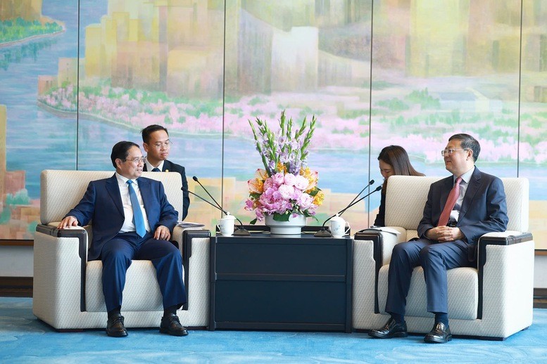 Thủ tướng nhấn mạnh muốn trao đổi, chia sẻ kinh nghiệm với Thượng Hải trong việc phát triển kinh tế Nhà nước, phát triển trung tâm tài chính quốc tế, các khu thương mại tự do - Ảnh: VGP/Nhật Bắc