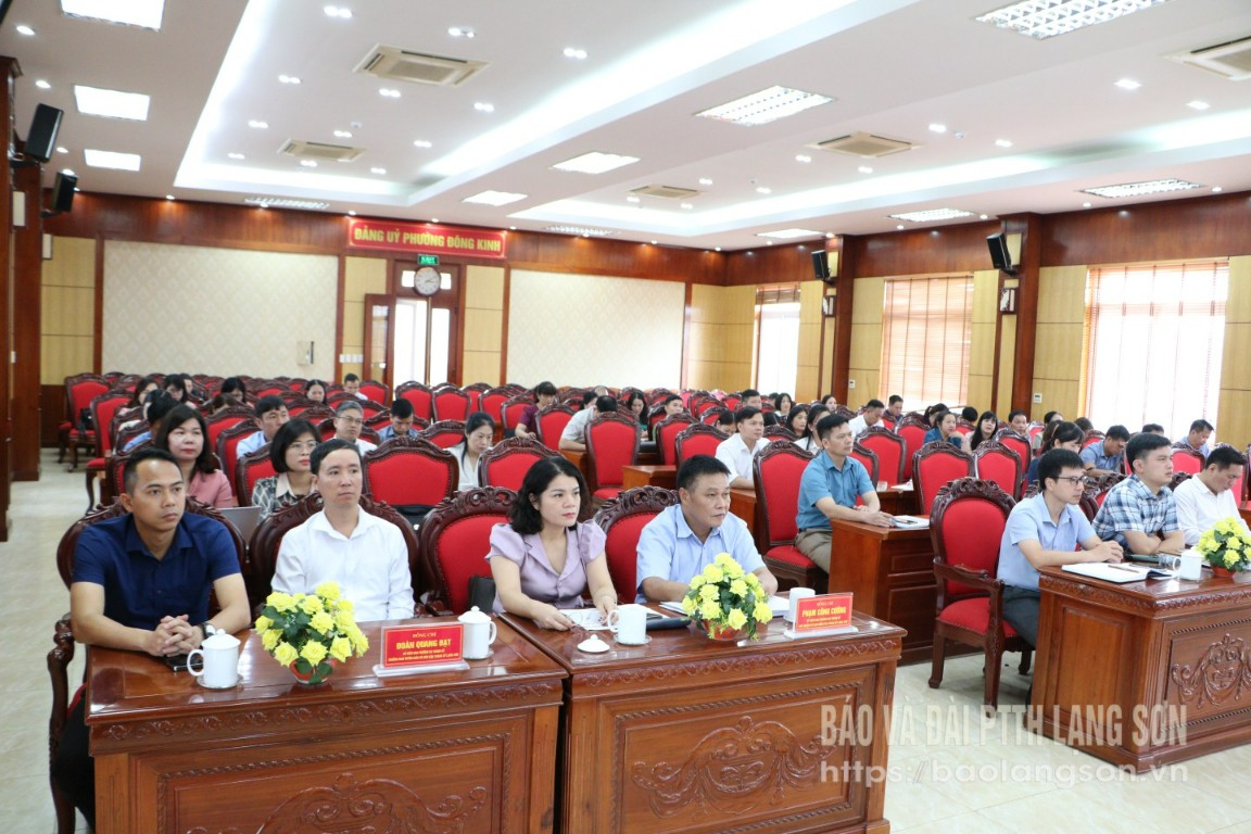 Các đại biểu dự hội nghị tại điểm cầu Thành ủy Lạng Sơn