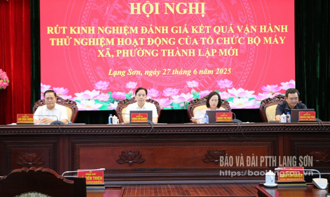 Các đồng chí Thường trực Tỉnh ủy chủ trì hội nghị