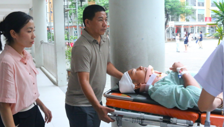 Nam sinh không may bị tai nạn giao thông khá nghiêm trọng sau ngày thi đầu tiên kỳ thi tốt nghiệp THPT năm 2025.(Ảnh: Thanh Hùng)