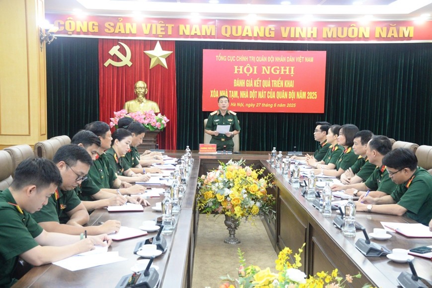 Trung tướng Trương Thiên Tô chủ trì hội nghị.