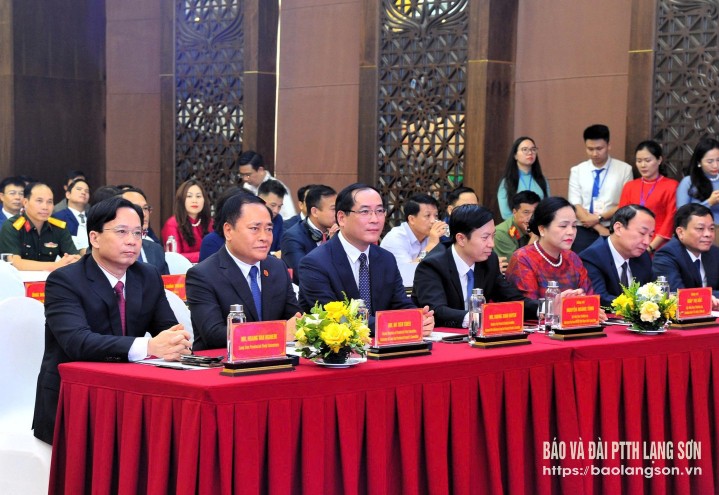 Các đại biểu dự Lễ đón nhận danh hiệu Công viên địa chất toàn cầu UNESCO Lạng Sơn