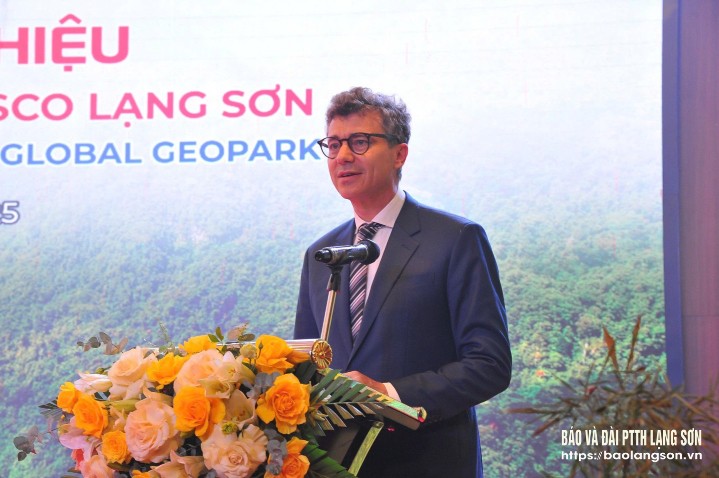 Ông Jonathan Wallace Baker, Trưởng Đại diện UNESCO tại Việt Nam phát biểu tại buổi lễ